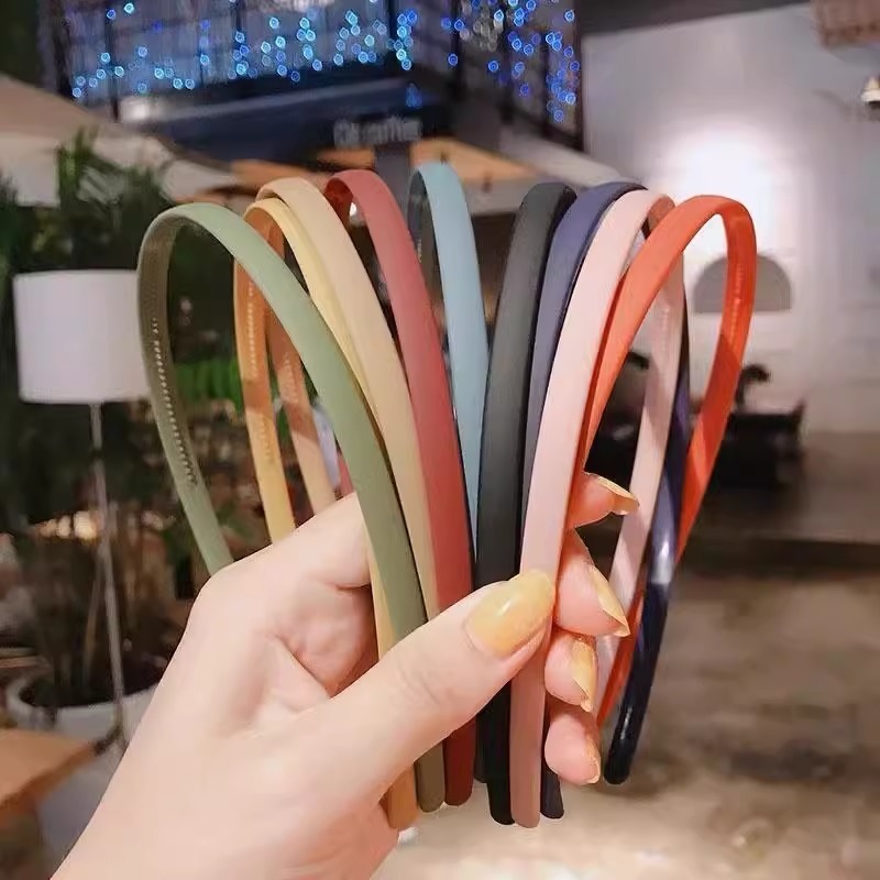 ที่คาดผมฝ้าละเอียดพิเศษพร้อมที่คาดผมฟัน กิ๊บตัดสีดํา หมวกเรียบง่ายเข้ากันทั้งหมด