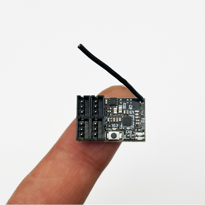 Futaba T-FHSS SR F-4G Mini Receiver ตัวรับสัญญาณ NANO Atomic GL PN รุ่นที่ใช้งานได้