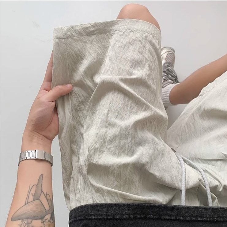 [3 สี] ฤดูร้อนบางกางเกงขาสั้นแห้งเร็วผู้ชายอเมริกันอินเทรนด์จีบกางเกงขาสั้นสีทึบแฟชั่นย้อนยุคสบายๆหลวมกีฬากางเกงขาสั้นสําหรับผู้ชาย ม-3เอ็กแอล