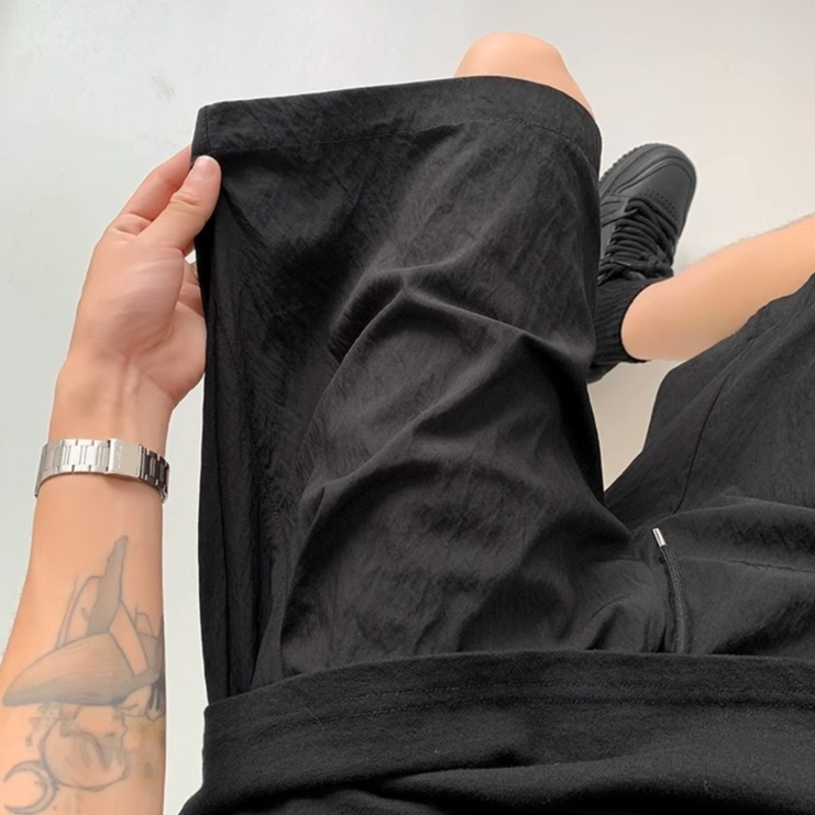 [3 สี] ฤดูร้อนบางกางเกงขาสั้นแห้งเร็วผู้ชายอเมริกันอินเทรนด์จีบกางเกงขาสั้นสีทึบแฟชั่นย้อนยุคสบายๆหลวมกีฬากางเกงขาสั้นสําหรับผู้ชาย ม-3เอ็กแอล