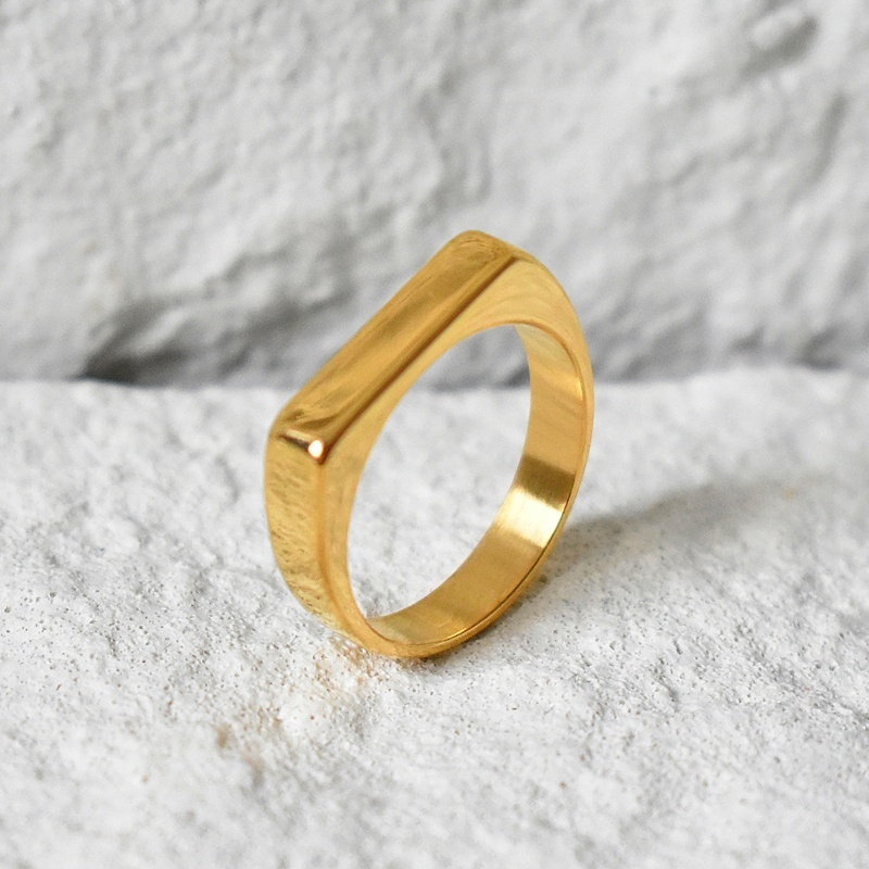 สีทอง Slim Signet แหวนครัวซองต์บาง Pinky แหวนสําหรับผู้หญิง Dainty Stacking Statement แบน Ribbed Plain Band ขนาด 6 ถึง 10