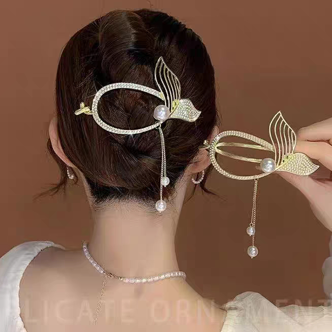 ชุดเดียวเกาหลีใหม่มุกเพชรฝังหางปลาพู่บิดคลิปเครื่องประดับผมขบวนของผู้หญิง