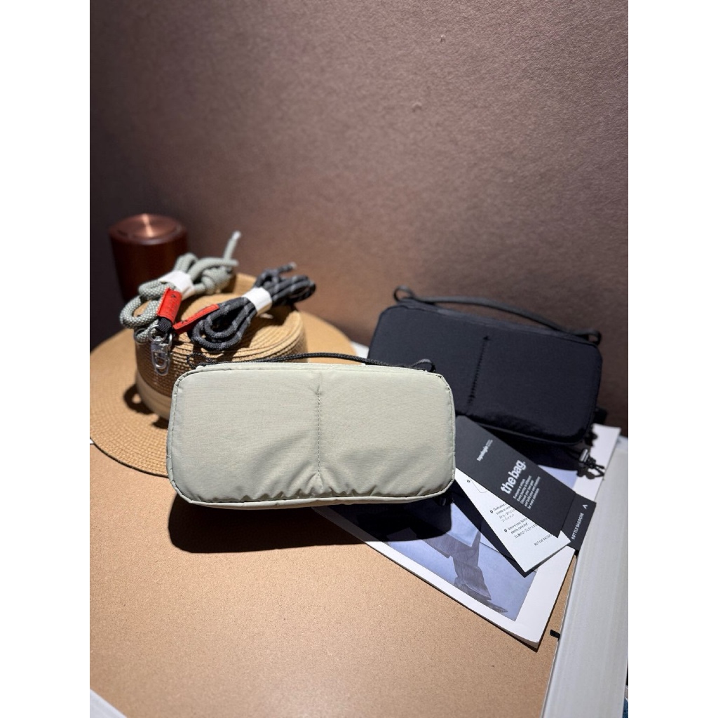 Topologie Bottle Sacoche Medium Sling Bag 2Color (รวมสายเชือก)