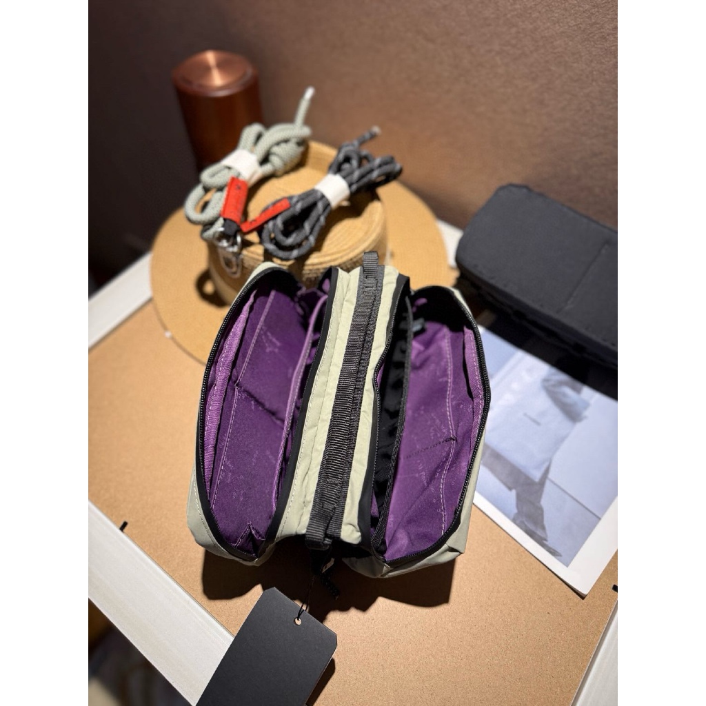 Topologie Bottle Sacoche Medium Sling Bag 2Color (รวมสายเชือก)