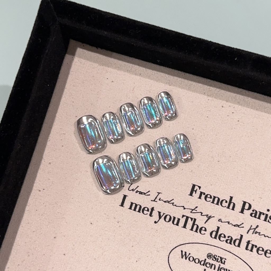 JW เล็บทำด้วยมือแท้ๆ มีความรู้สึกหรูหรา แสงออโรร่าสีเงิน ทรงเล็บสั้น สไตล์เล็บที่มีความเซ็กซี่แบบบริสุทธิ์ มีความหรูหราแบบแสงเย็น