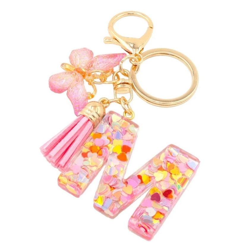 พวงกุญแจเรซิ่นรูปผีเสื้อสีชมพู ตะขอก้ามปู 1ชิ้น พู่ตัวอักษร สำหรับDIY ของขวัญ แฮ