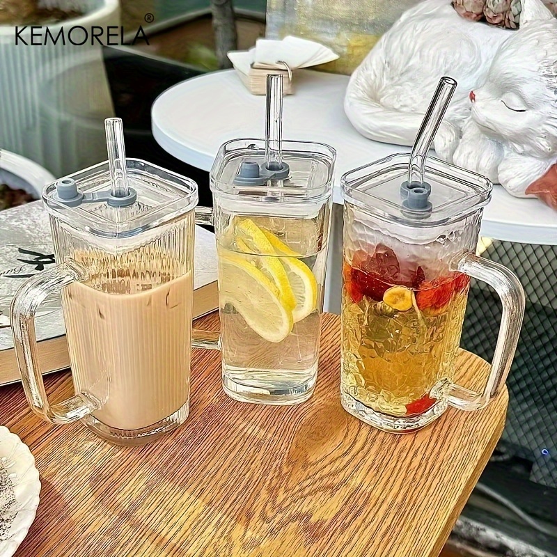 KEMORELA 1ชิ้นลายแก้วที่มีฝาปิดถ้วยแก้วสี่เหลี่ยมที่มีฝาปิดและฟางใสแก้วกาแฟเครื่องดื่มเย็นแก้วสําหรับน้ําผลไม้นมชาถ้วยฟาง เครื่องดื่ม นํามาใช้