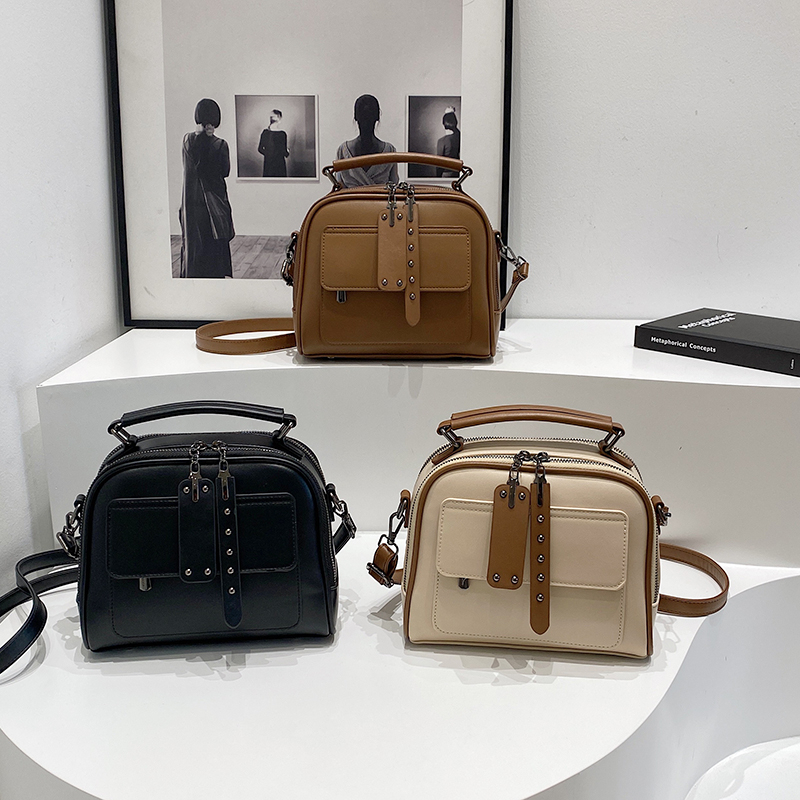 กระเป๋าถือสุภาพสตรีย้อนยุคแฟชั่นกล้องกระเป๋าสะพายสายคล้องไหล่กว้างกระเป๋า ผู้สื่อสาร สบายๆพร็อพที่เรียบง่ายกระเป๋าสี่เหลี่ยมเล็กๆ