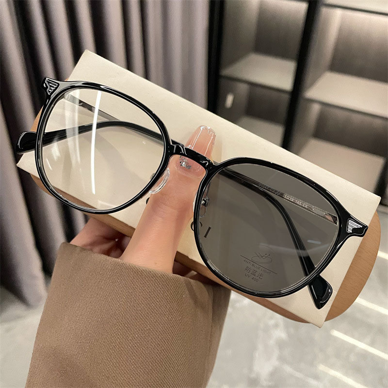 ป้องกันแสงสีฟ้าเกาหลีรอบกรอบแว่นตาสําหรับผู้ชายและผู้หญิงแนวโน้มแฟชั่นเปลี่ยนสีสายตาสั้นแว่นตาเมื่อสัมผัสแสง