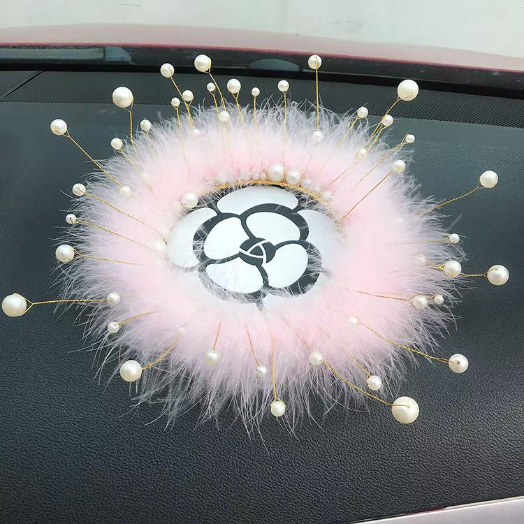 Stock Readyroyal สไตล์แดชบอร์ดรถลื่น Camellia ดอกไม้ออกแบบมงกุฎ Pearl Feather Decor หรูหรา Anti Skid Pad สําหรับคีย์โทรศัพท์ - รูปที่ 2