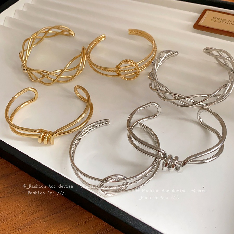 [จูวบิวตี้]สร้อยข้อมือเปิดทองบิดไม่สม่ําเสมอ ความรู้สึกขั้นสูง อิน สร้อยข้อมือ เครื่องประดับแฟชั่นเรียบง่าย ผู้หญิง