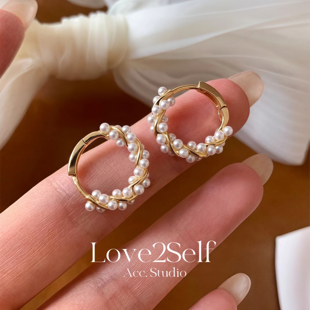 Love2Self E034 Minimalist Elegant Gold Plated Pearl Hoop ต่างหูสําหรับผู้หญิงแฟชั่นต่างหูมุก