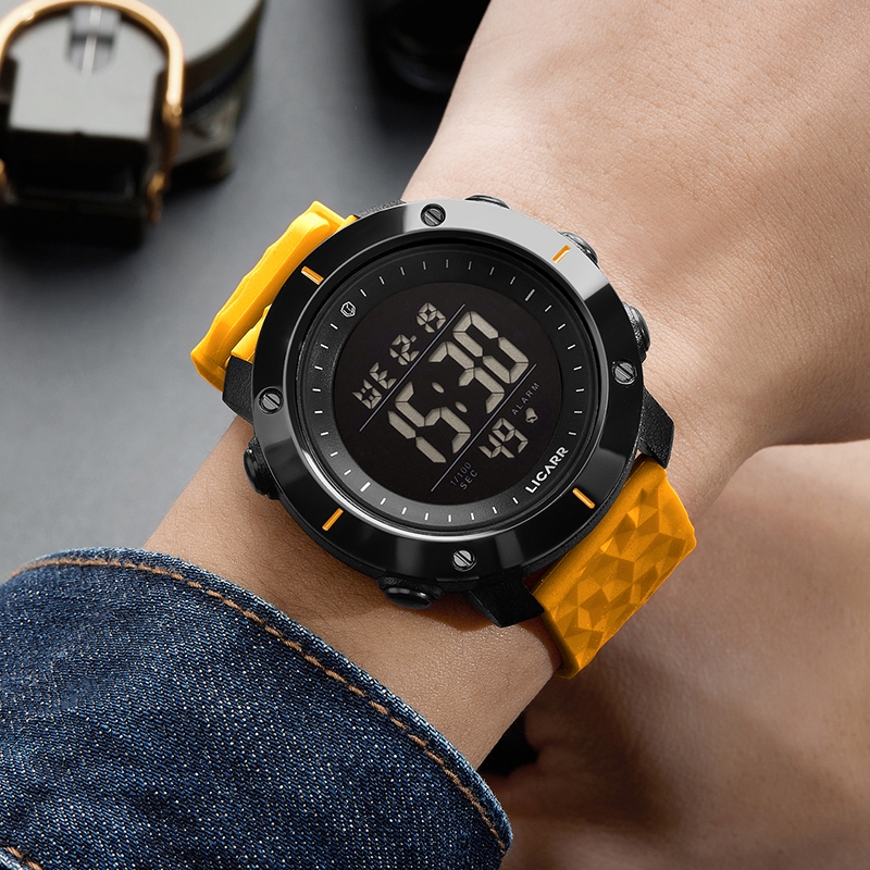 LICARR นาฬิกาดิจิตอลแฟชั่นผู้ชายนาฬิกานาฬิกาปลุก LED ปฏิทินกันน้ํากีฬานาฬิกาจับเวลา 9520
