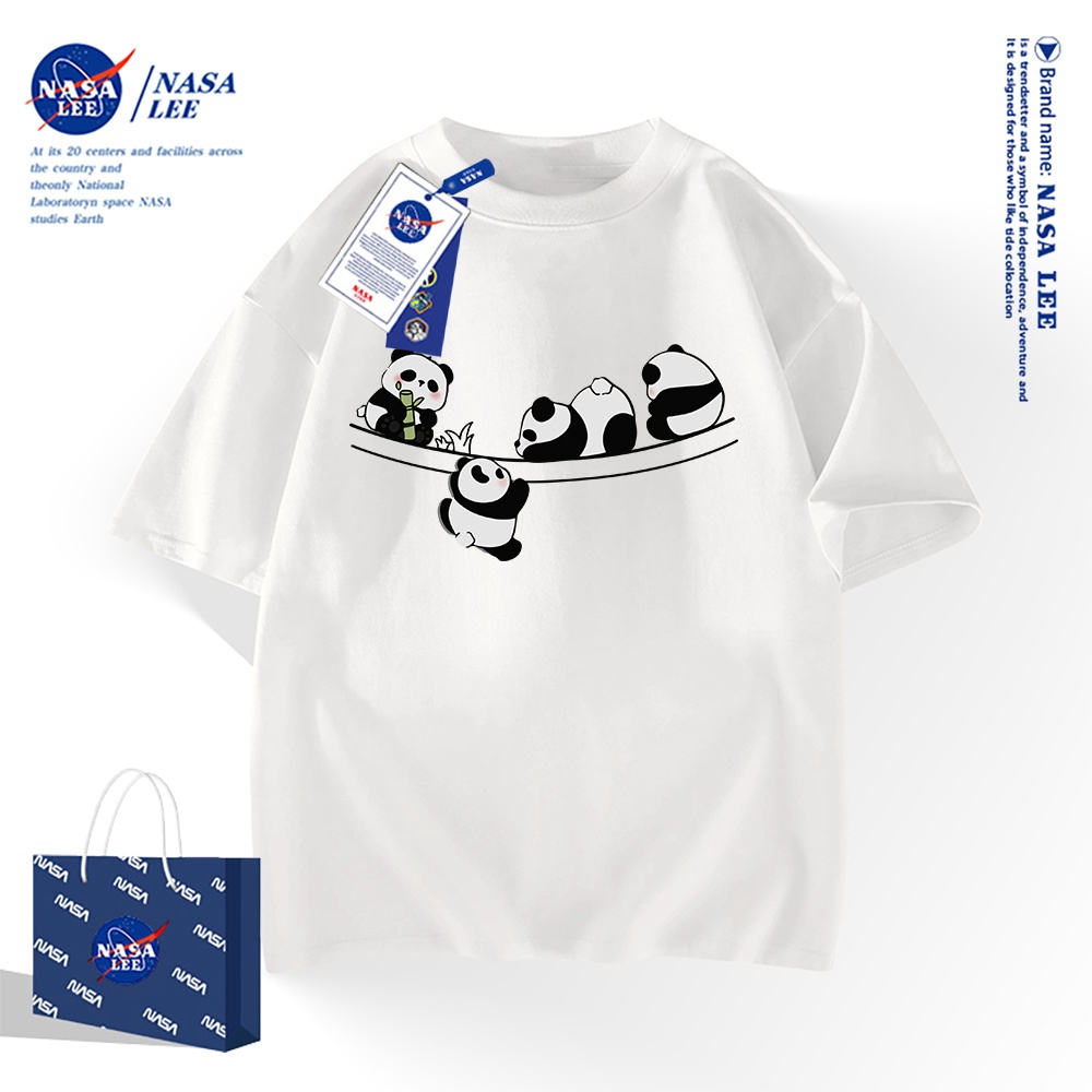 NASA เสื้อยืดแขนสั้นสไตล์อเมริกัน 100% ผ้าฝ้าย สำหรับผู้ชาย/ผู้หญิง ลายหมีแพนด้าต้นฉบับ แบบพิมพ์ลิขสิทธิ์