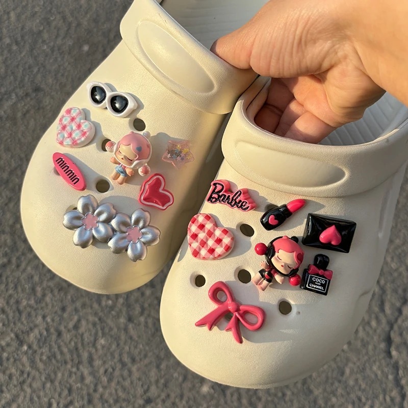รองเท้าตกแต่งกระเป๋า จากPOP MART POPBEAN Skullpanda Crybaby ของแท้