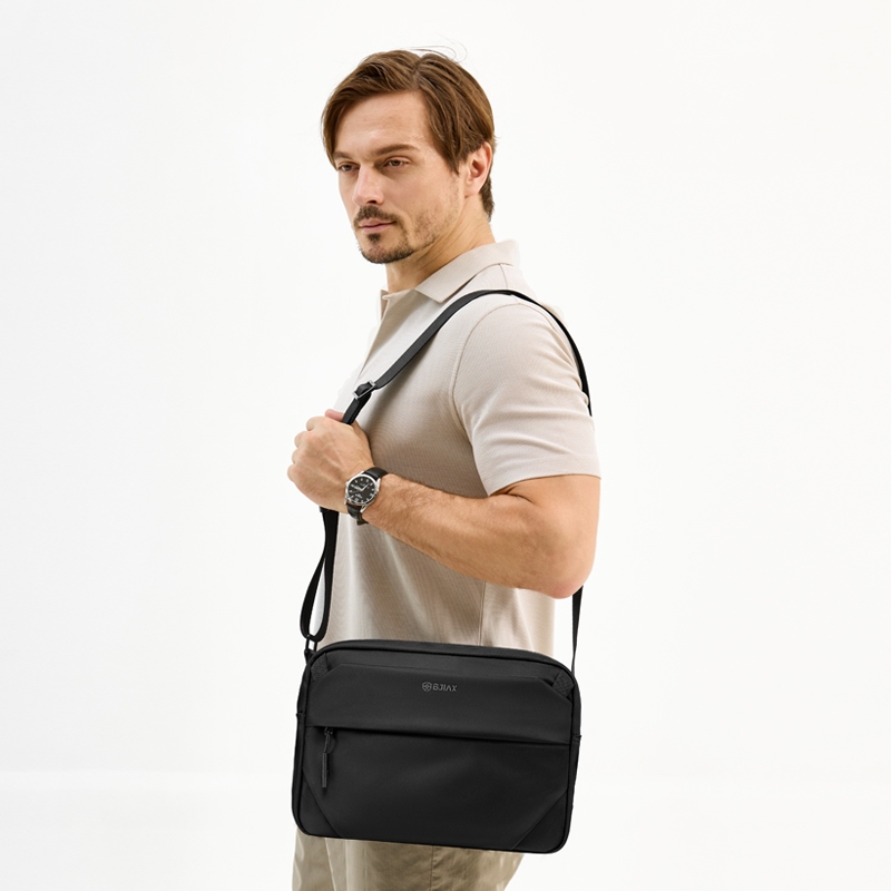 BJIAX กระเป๋าสะพายผู้ชายแฟชั่นน้ําหนักเบา Commuting Casual Men Bag แบบพกพา