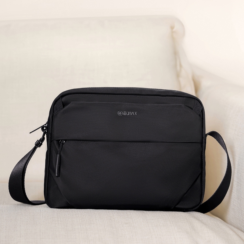 BJIAX กระเป๋าสะพายผู้ชายแฟชั่นน้ําหนักเบา Commuting Casual Men Bag แบบพกพา