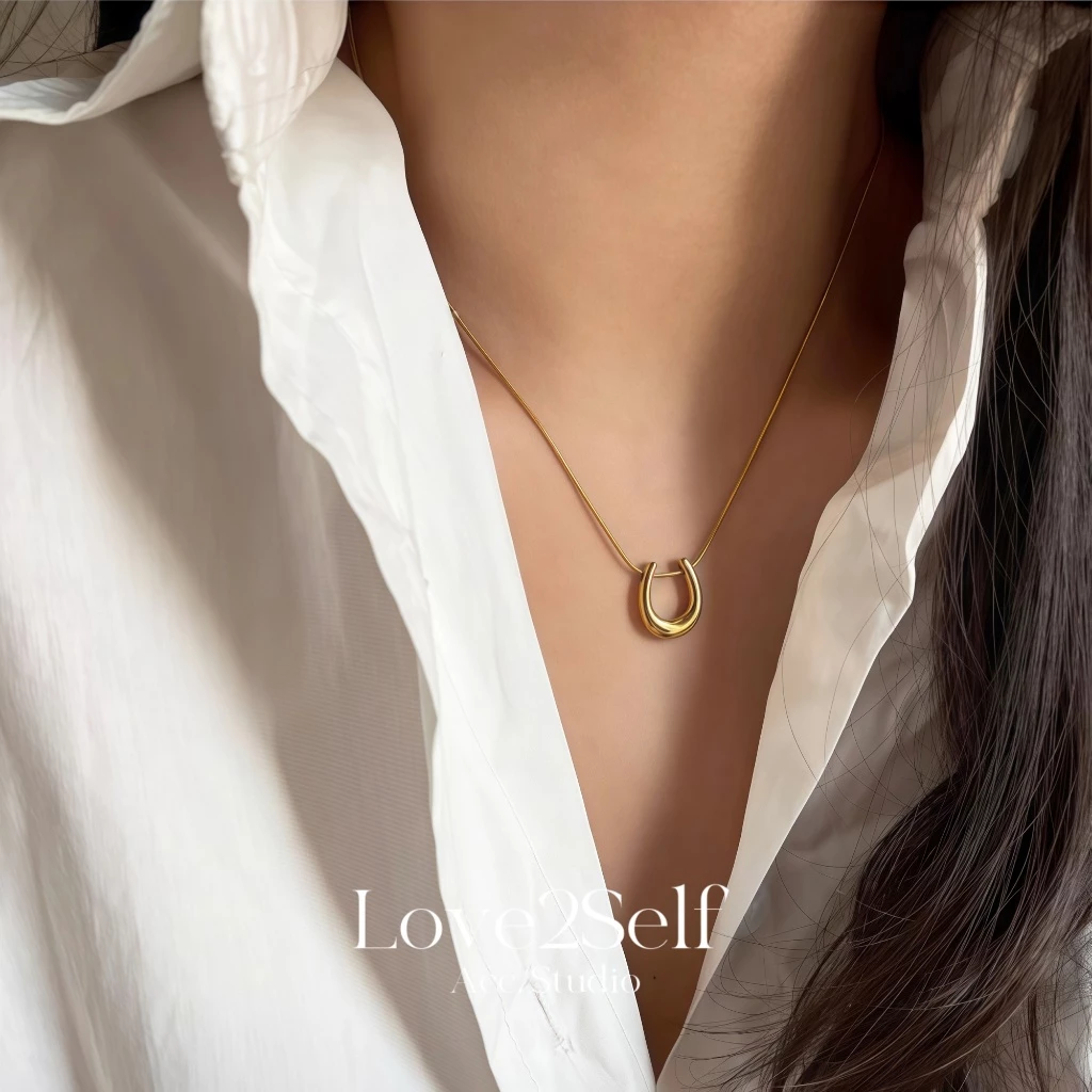 Love2Self X065 Minimalist สแตนเลส U รูปร่างม้ารองเท้าสร้อยคอผู้หญิง Non Tarnish สร้อยคอ