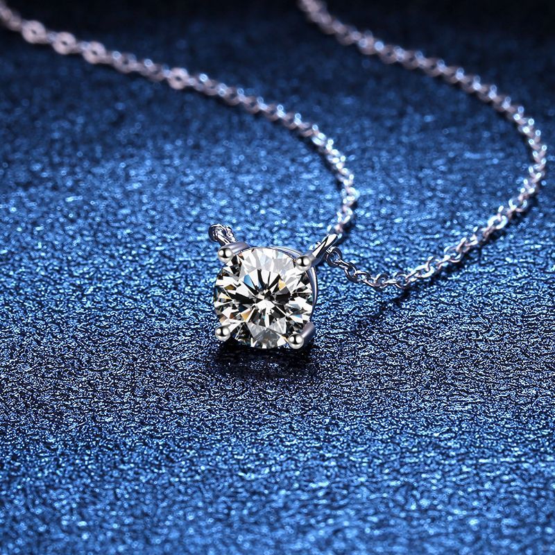 S925 เงินสเตอร์ลิง Moissanite 1 กะรัตสร้อยคอหญิงหรูหรา Four-Claw Plated pt950 Moissanite Clavicle Ch