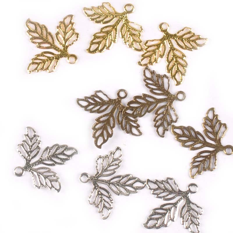 50 ชิ้น 26x23 มิลลิเมตรงานฝีมือโลหะ Filigree ใบ Wraps Connectors Embellishments สําหรับ DIY ตกแต่งบ้านหัตถกรรม Scrapbooking YKL0739