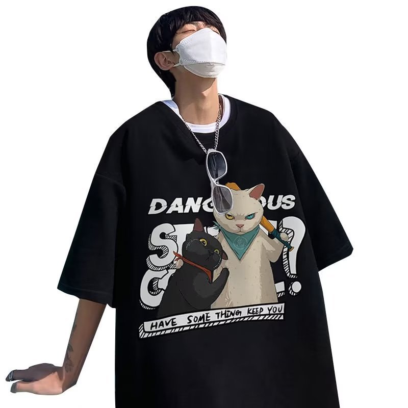 เสื้อยืดคอกลมแขนสั้นพิมพ์ลายตัวอักษรสไตล์ญี่ปุ่นสําหรับผู้ชาย