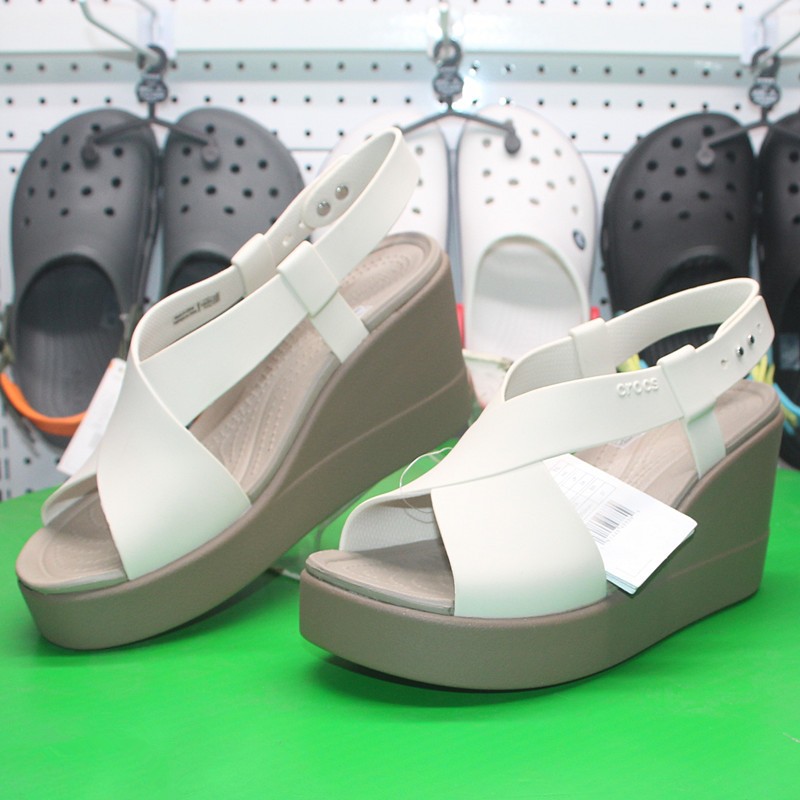 ต้นฉบับ 100% crocs ผู้หญิงรองเท้าแตะรองเท้าขนาดใหญ่ 206222
