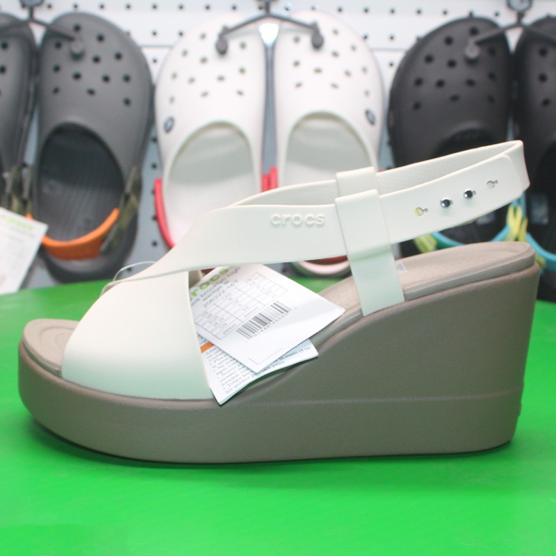 ต้นฉบับ 100% crocs ผู้หญิงรองเท้าแตะรองเท้าขนาดใหญ่ 206222