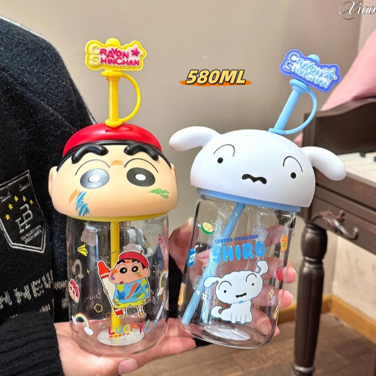 Xiao.Crayon Shin-Chanถ้วยน้ําเครยอนชินจัง 580 มล. ถ้วยแก้วความจุขนาดใหญ่ถ้วยฟางการ์ตูนขวดน้ํานักเรียนผู้ใหญ่