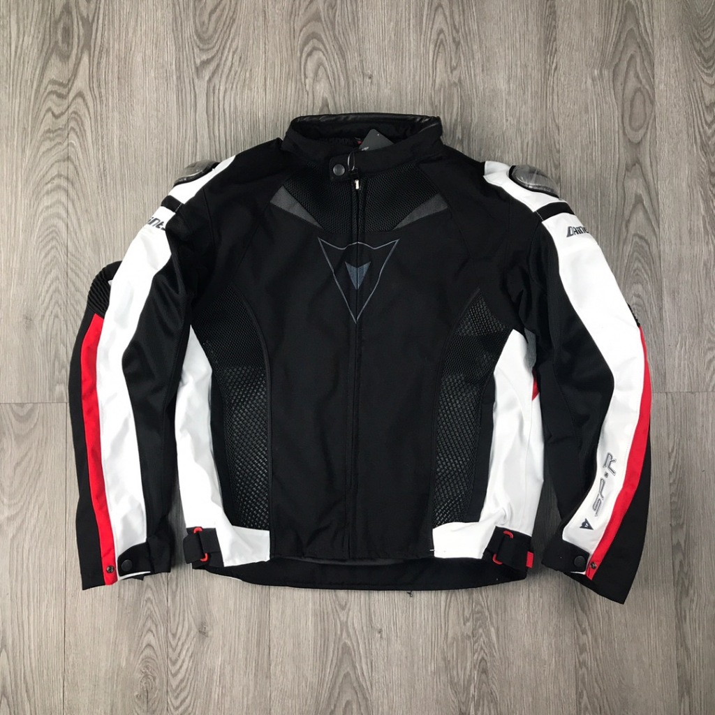 แจ็คเก็ตมืออาชีพ Dainese Pro-Race - เกราะคอมโพสิตน้ําหนักเบา, ซับด้านในที่ทําลายความชื้นสําหรับวงจรความเร็วสูงและขี่แทร็กลําลอง