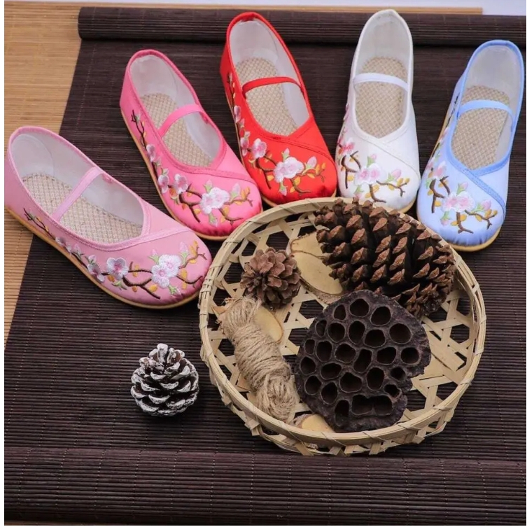 หญิง/ผู้ใหญ่รองเท้าปักเด็กทําด้วยมือ ฮันฟู รองเท้าสไตล์ชาติพันธุ์เสื้อผ้าโบราณแบบดั้งเดิมนักเรียนจีนเต้นรําเย็บปักถักร้อยรองเท้านุ