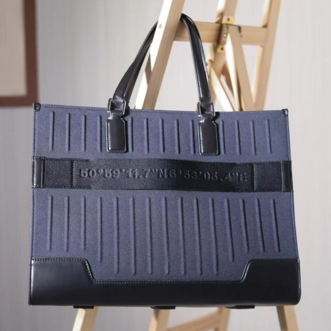 Shang Family RM กระเป๋าถือโทท หนังวัวแท้ พร้อมกระเป๋ากันน้ำสองสี