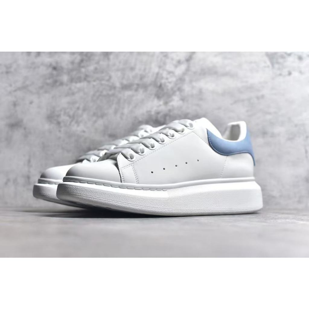 McQueen Little White Shoes Woman Low Top sneakersจัดส่งฟรีของสต็อก