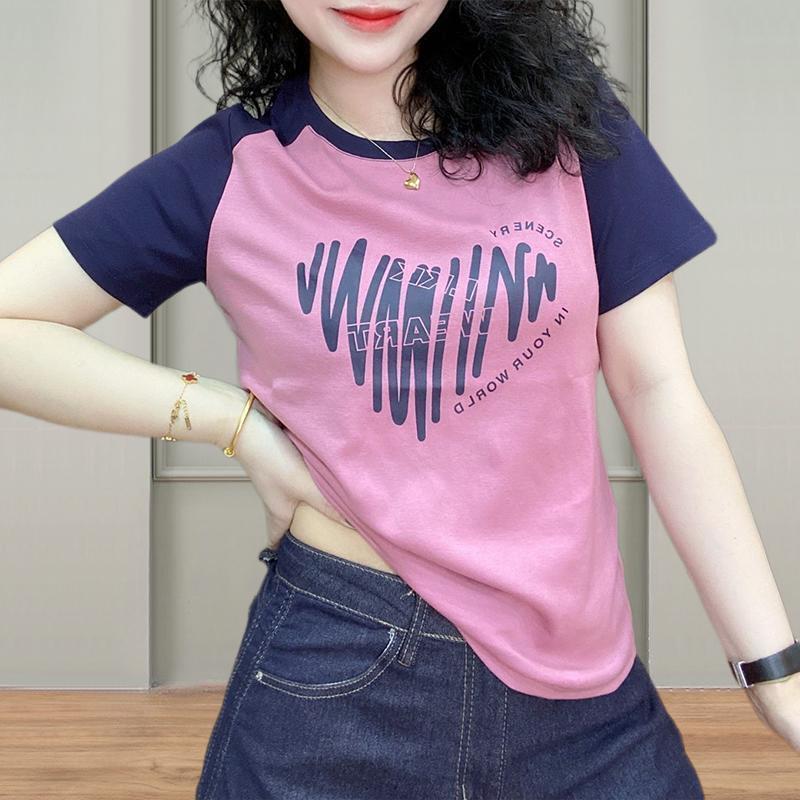 เสื้อยืดพิมพ์ลายตัวอักษรสีตัดกันแบบลําลองสําหรับผู้หญิงเสื้อยืดกราฟิกคอกลมแขนสั้นเสื้อคอตตอนสําหรับสวมใส่ทุกวัน