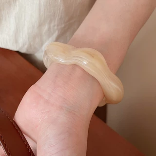 อะคริลิวัสดุรอยเปื้อนผิดปกติเปิดสร้อยข้อมือส่วนบุคคลระดับไฮเอนด์แฟชั่นหรูหราอุปกรณ์เสริมมือ