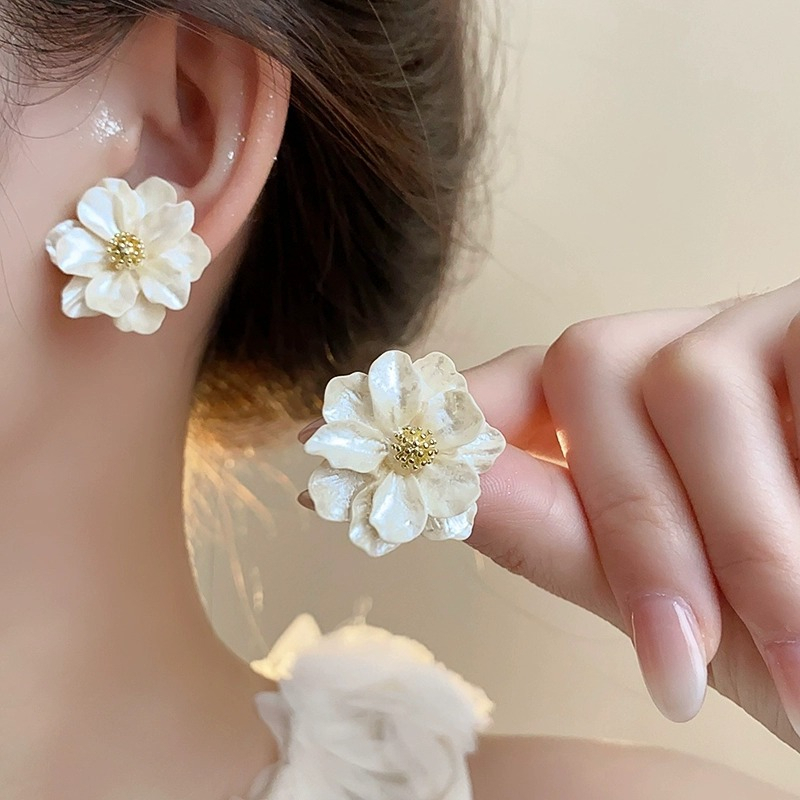 แฟชั่น ดอกเคมีเลีย ต่างหูดอกไม้สตั๊ดเครื่องประดับโชคดีผู้หญิงของขวัญวันหยุด