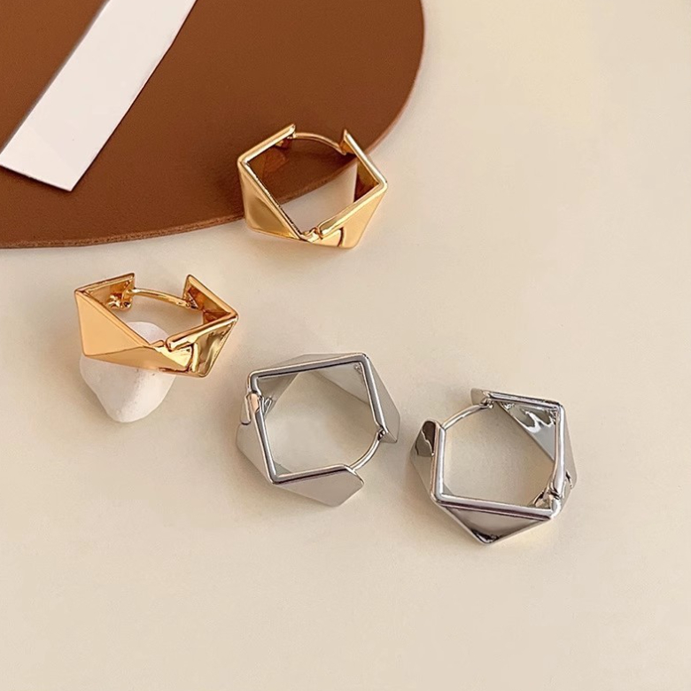 ต่างหูโลหะเงาเฉพาะการออกแบบเพชรผิดปกติเครื่องประดับแฟชั่น