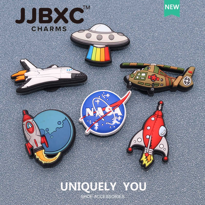 JJBXC ตัวติดรองเท้า charm รองเท้าพิเศษตกแต่งด้านบนหัวเข็มขัดชุด UFO ยานอวกาศ และจรวด อุปกรณ์ตกแต่งรองเท้า
