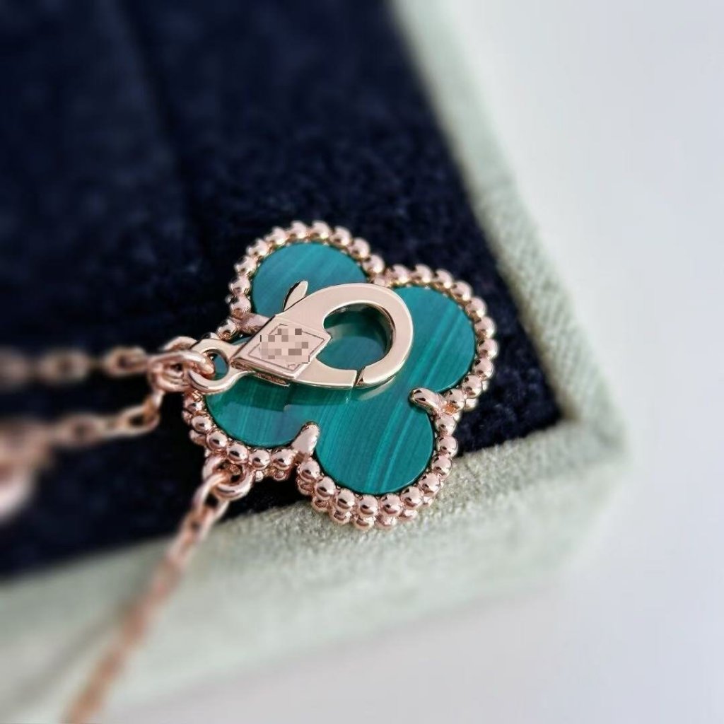 สร้อยคอมากล้อมจี้สี่ใบคลาวิกเกิล แบบนำโชคสำหรับผู้หญิง - รูปที่ 3