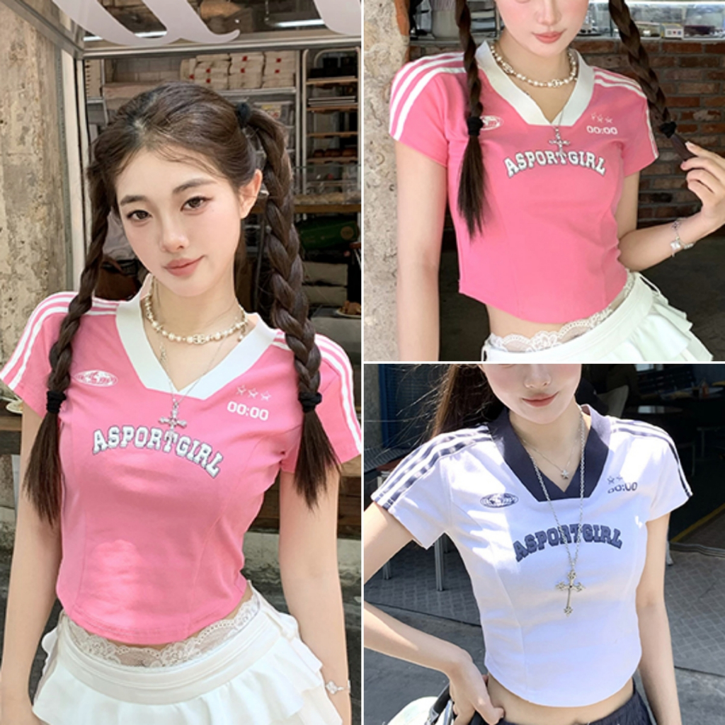 Betty house🌸พร้อมส่ง เสื้อยืดสวยๆผู้หญิง เสื้อคอวี สไตล์สลิมสั้น ไหล่ตรง สาวร้อนแรง สไตล์อเมริกัน สีชมพู