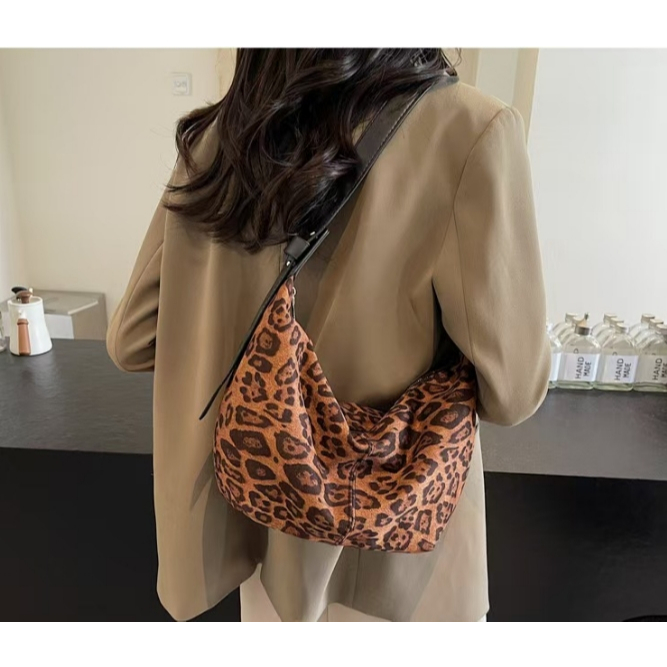 [Clearkos]-กระเป๋าโท้ทพิมพ์ลายเสือดาวยอดนิยมกระเป๋าสะพายข้างไหล่เดียวสําหรับผู้หญิง - รูปที่ 4