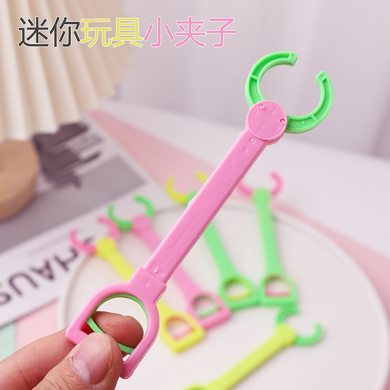 จัดส่งในกรุงเทพฯ  คลิป toys ของเล่นเด็ก สีสุ่ม 1 Pcs