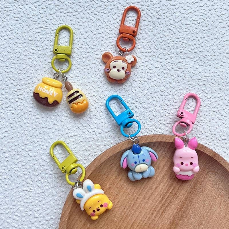 พวงกุญแจน่ารัก 1 ชิ้น Winnie the Pooh Piglet Tigger จี้สําหรับกระเป๋าของขวัญเพื่อนจับคู่พวงกุญแจ
