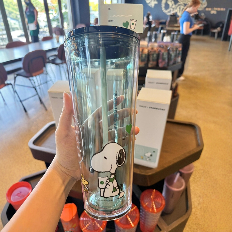 Snoopy Co-Branded Straw Cup Girl High-Appearance ขนาดใหญ่-ความจุ ถ้วยน้ําพลาสติกการ์ตูนนักเรียนเด็ก