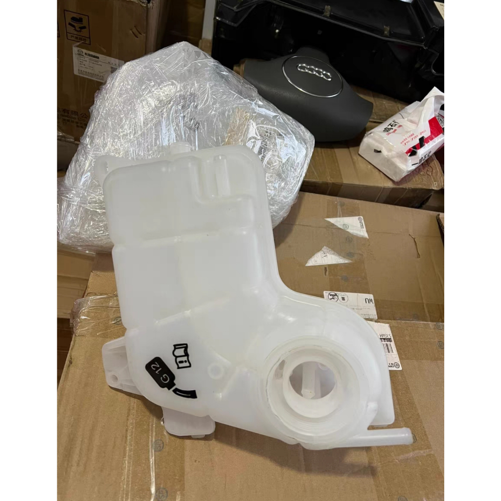 Audi A6A43.0 ขวดน้ําเสริมถังน้ําเสริม 8E0121403ก