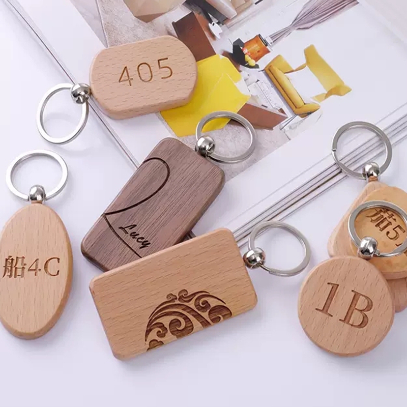1 ชิ้นฟรีแกะสลัก DIY พวงกุญแจไม้จี้กุญแจรถคลาสสิกขอบคุณของขวัญวันหยุดของขวัญ บริษัท ฤดูกาลจบการศึกษา
