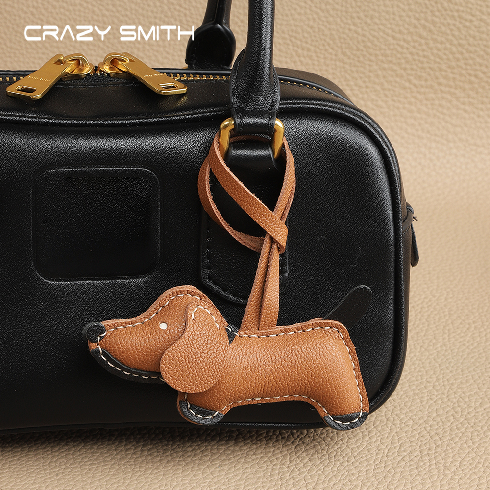 CRAZYSMITH กระเป๋าหนังทำด้วยมือ charm รูป Dachshund สำหรับตกแต่ง tote และกระเป๋าถือสุนัข ของขวัญน่ารัก