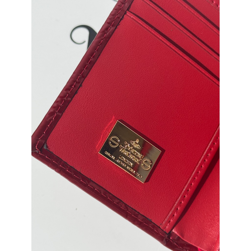 Vivienne Westwood กระเป๋าสตางค์ไฮไลท์ลายนูนสีแดง