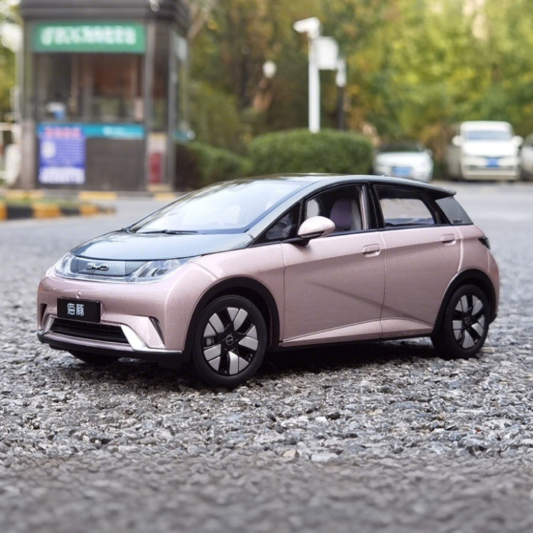 1:18 สร้างความฝันของคุณ BYD Dolphin โลหะผสมรุ่นรถ Diecast โลหะ Miniature รุ่นรถ Static ของเล่นเด็กรถ