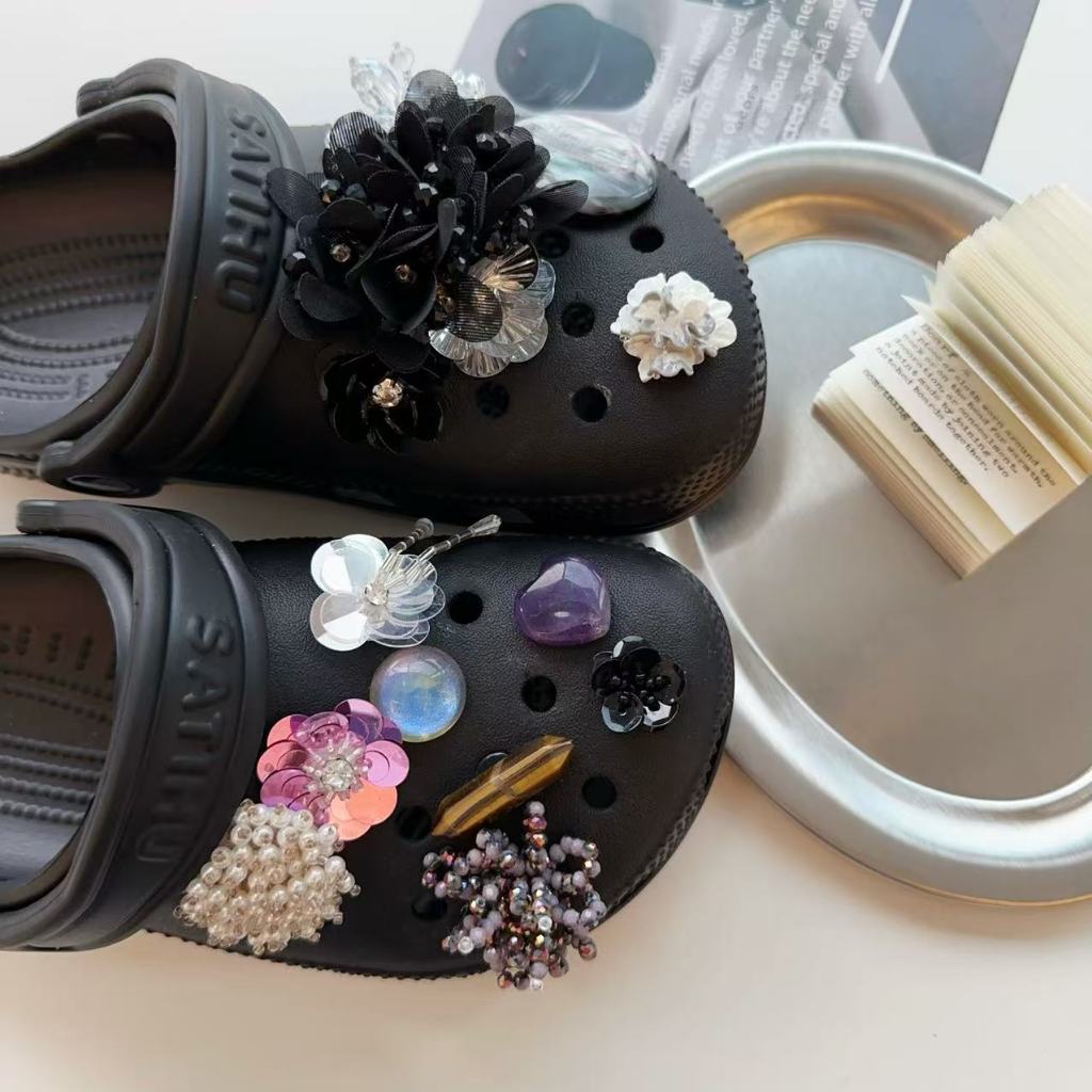 สไตล์ใหม่เกาหลีรุ่นหรูหรา High-End Feeling ดอกไม้ Brocade Cluster Hole รองเท้าหัวเข็มขัดรองเท้าดอกไม้ที่ถอดออกได้ DIY อุปกรณ์เสริม