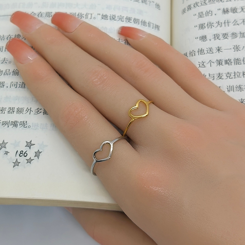 แหวนสแตนเลส SHINY Love กันน้ํากันเหงื่อจะไม่จางหาย, จับคู่สุ่มประณีตเรียบง่าย, เหมาะสําหรับสุภาพสตรี